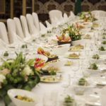 buffet dînatoire ou dîner servi pour repas de mariage