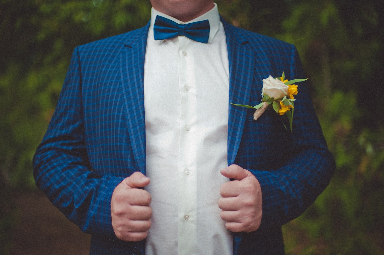 Atouts du costume de mariage de couleur bleue